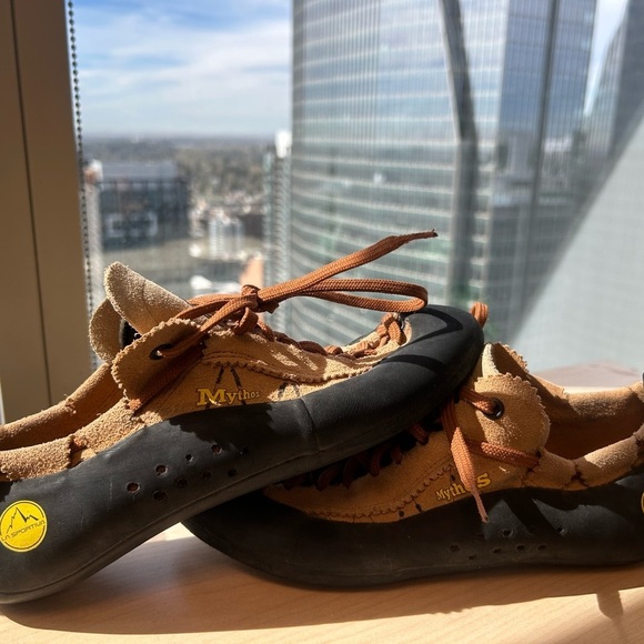 La Sportiva unisex women 9.5 climbing Athletic Shoes in very good condition - Picture 3 of 12